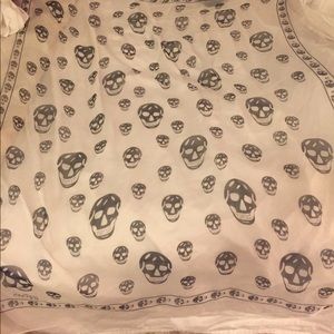 Alexander McQueen skull scarf