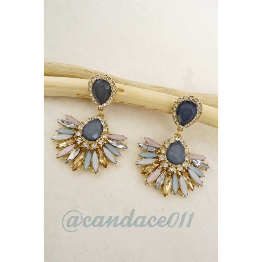 ⭐️5 STAR rated⭐️ Pastel & Grey Rhinestone Earrings - Picture 2 of 8