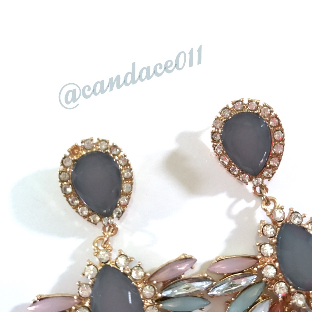 ⭐️5 STAR rated⭐️ Pastel & Grey Rhinestone Earrings - Picture 6 of 8