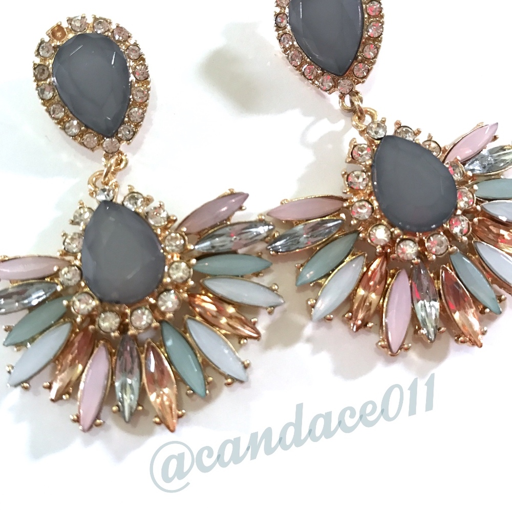 ⭐️5 STAR rated⭐️ Pastel & Grey Rhinestone Earrings - Picture 5 of 8