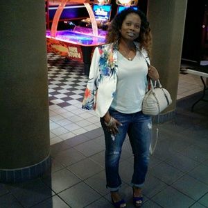 Meet your Posher, Denise