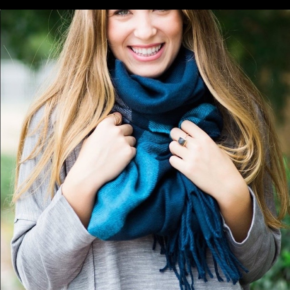 Navy scarf/wrap with wide stripes and fringe NWT