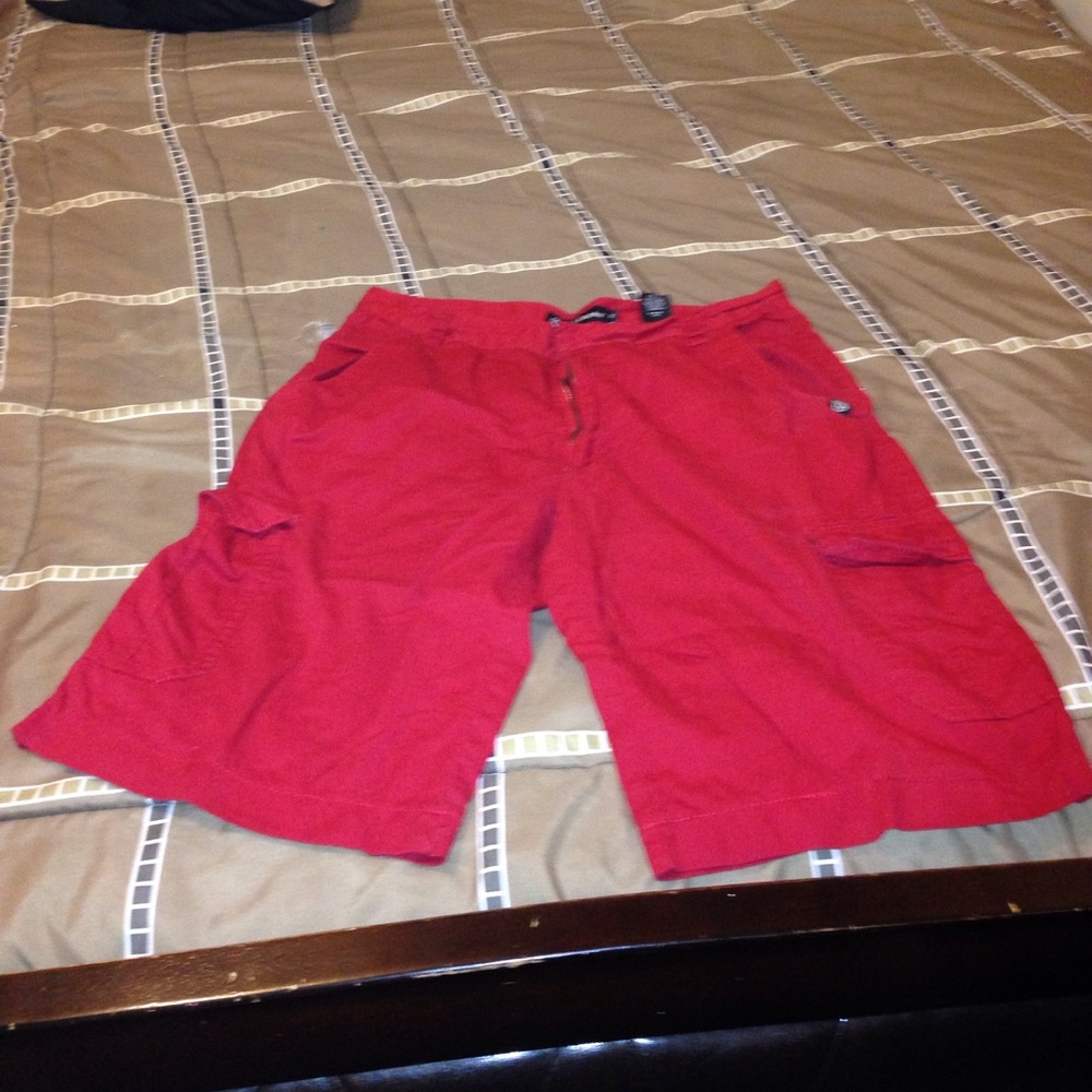 Red akademiks shorts