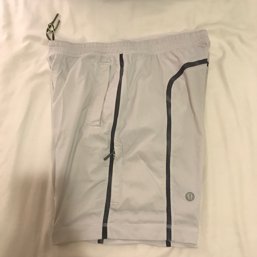Lululemon men’s Pace Breaker shorts medium