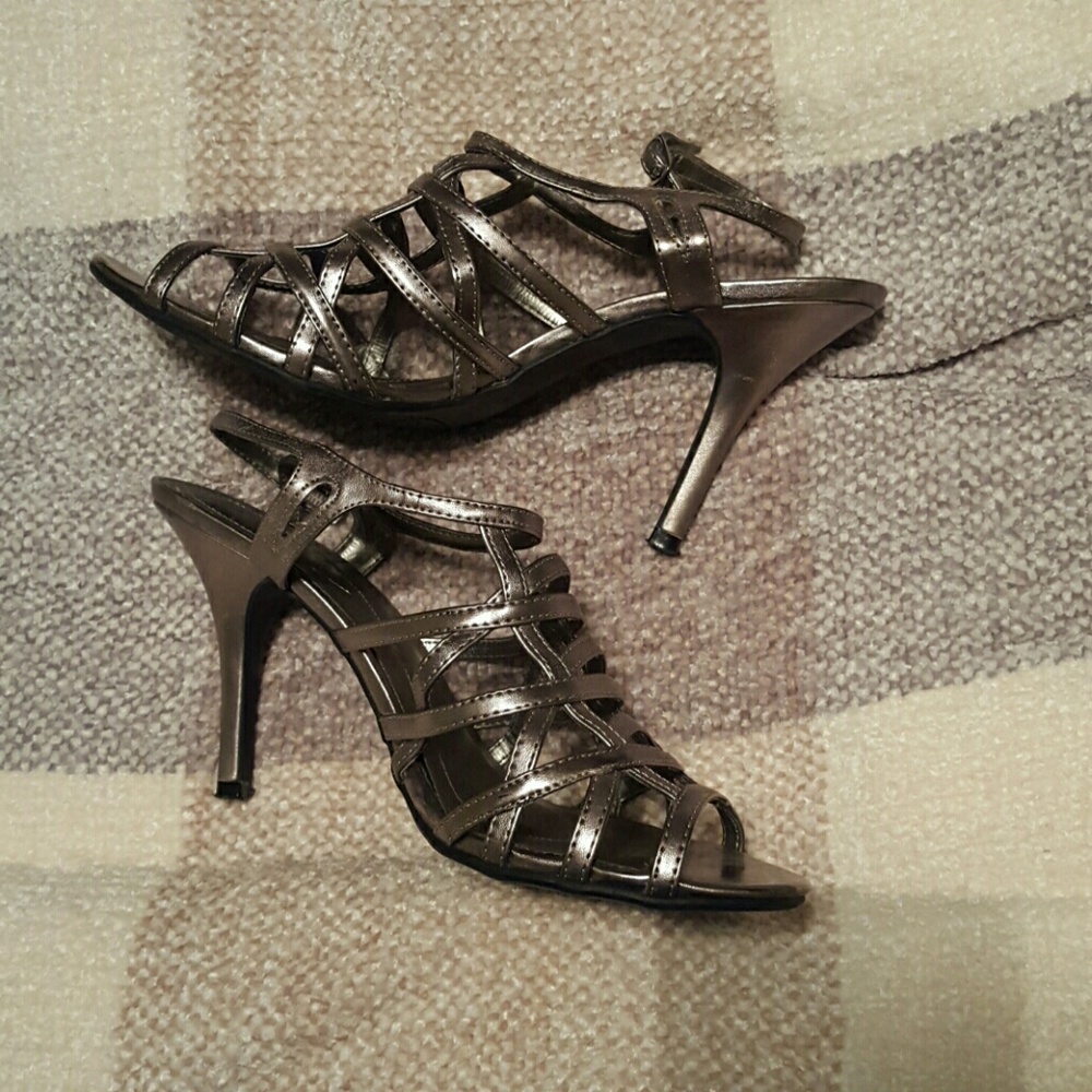 Apt 9 strappy heeled sandals