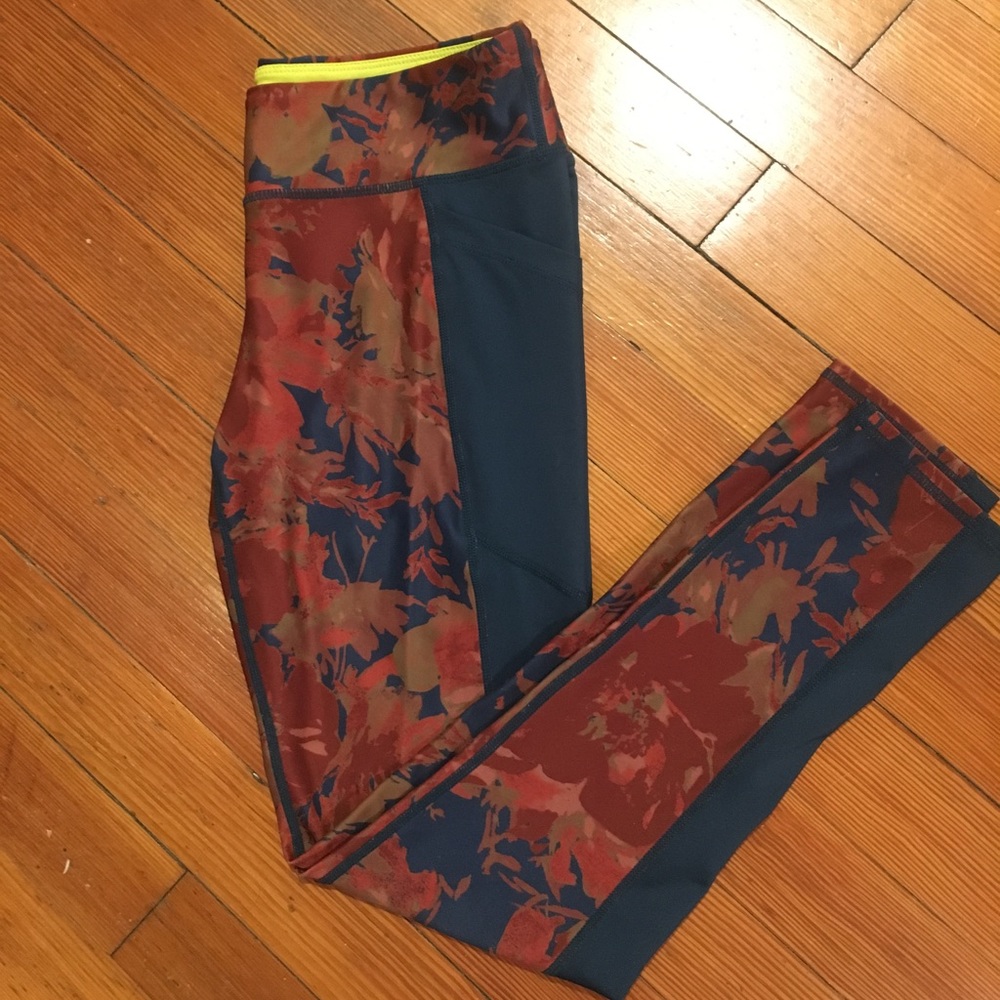 Floral Work Out Leggings WITH POCKETS!