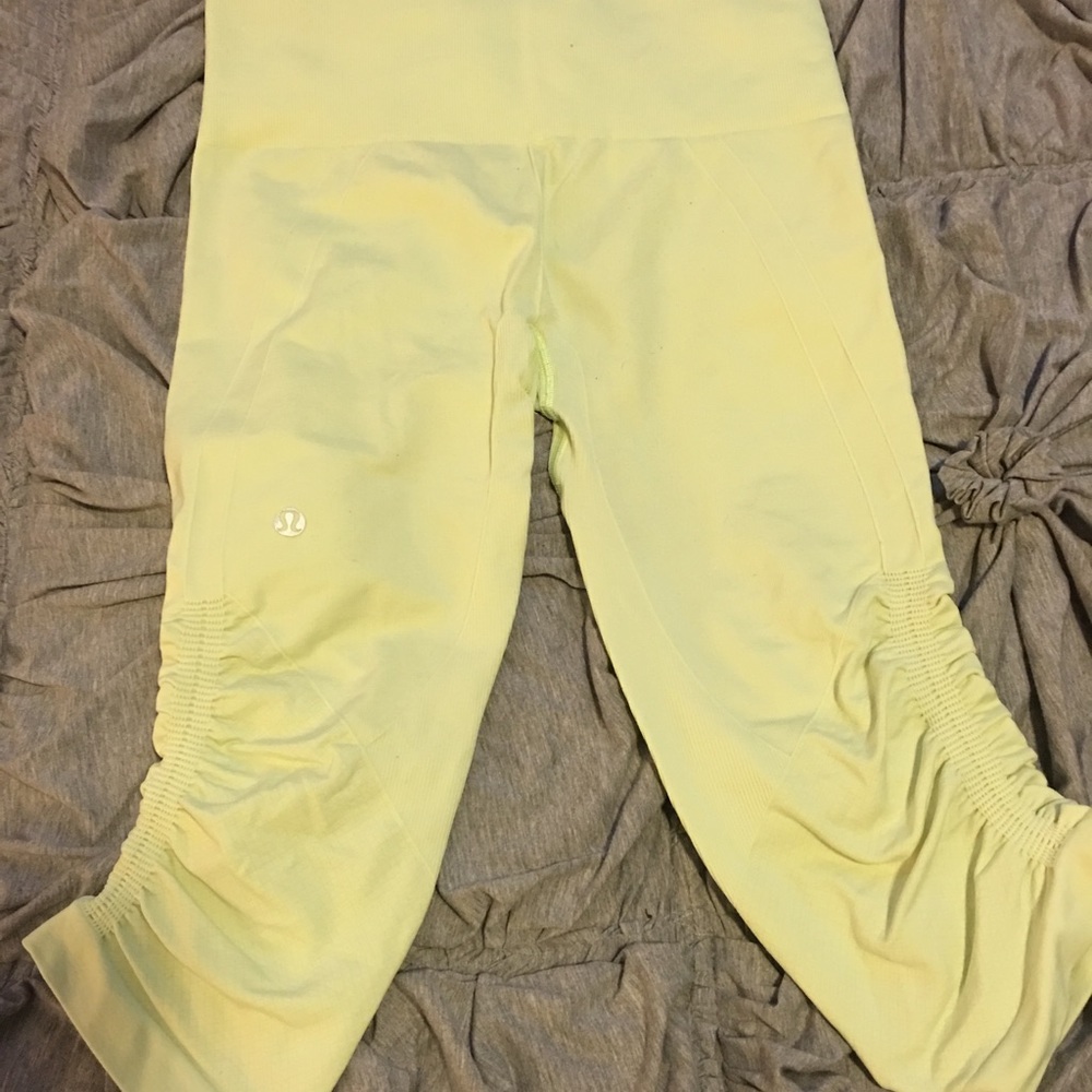 LULULEMON IN THE FLOW CROPS SIZE 6