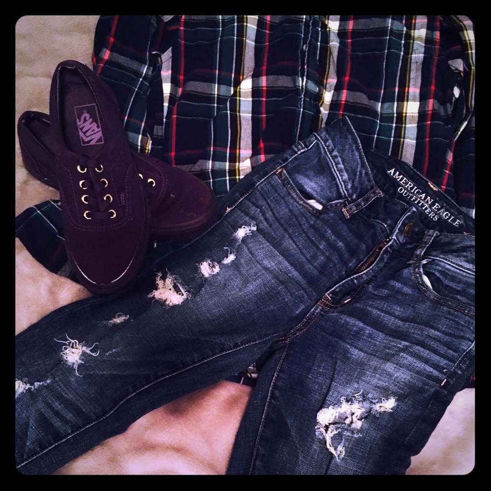 American Eagle - distressed petite jeans, size 0