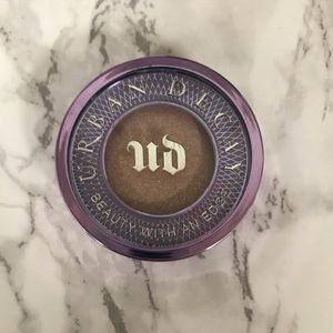 Urban decay• Single eyeshadow• Midnight Cowboy