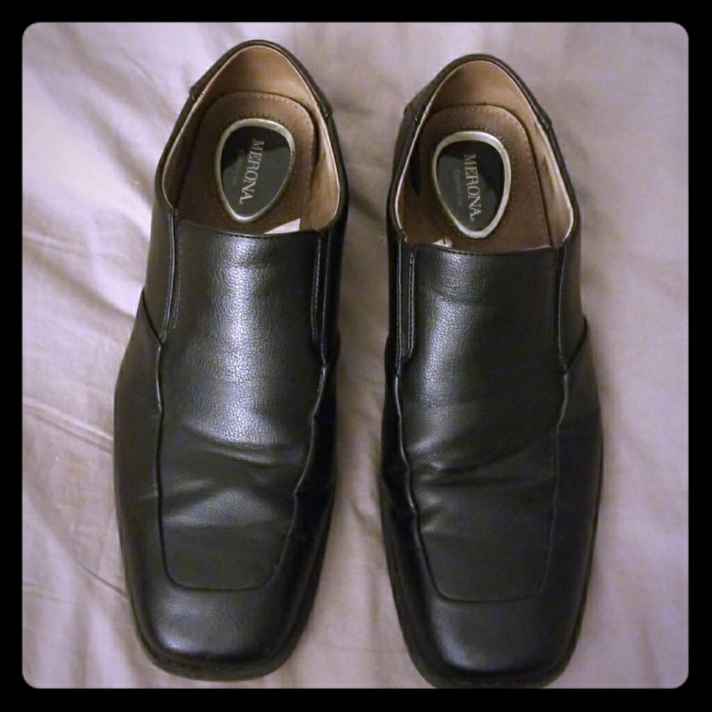 Men's black dress shoes
