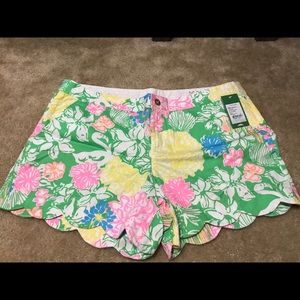 Lilly Pulitzer Buttercup Shorts in Hibiscus Stroll