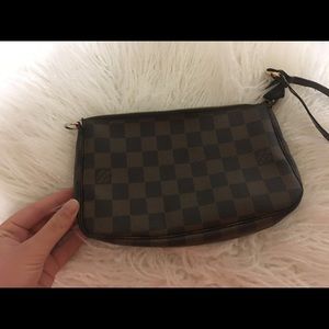 Louis Vuitton Pochette Accessoires Damier Ebene