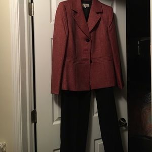 Women's pant suit