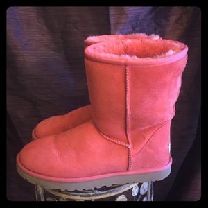 😍Authentic pair of Melon colored UGG boots!😍
