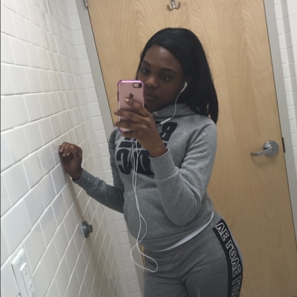 Meet your Posher, Adele - Picture 1 of 1