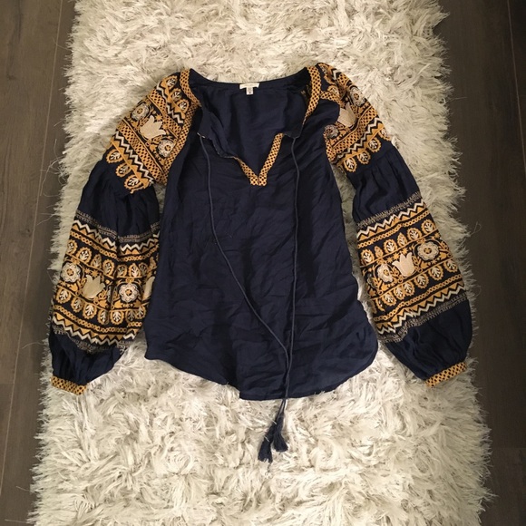Urban Outfitters Tops - NWOT Boho embroidered top 😍