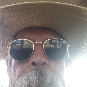 Meet your Posher, Hector