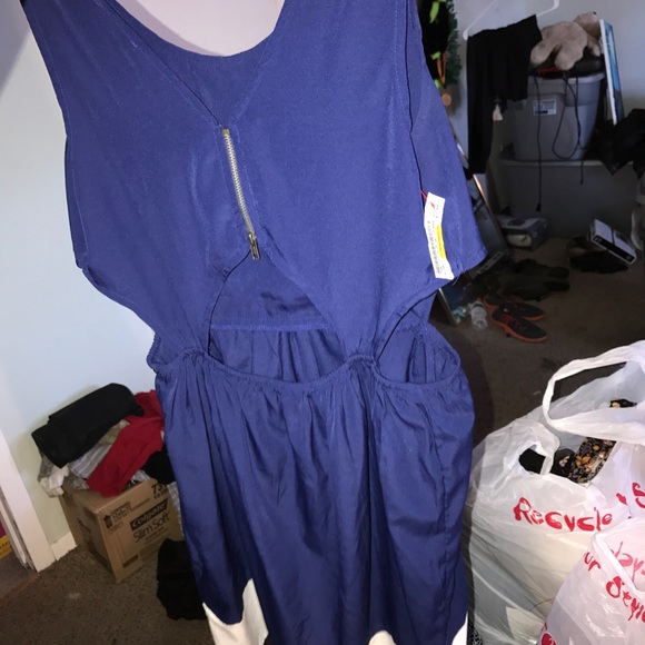 Very cute dress with cut outs on sides and back - Picture 3 of 3