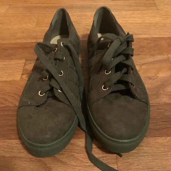 JustFab Shoes - NWOT Olive Green Shoes