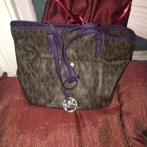 Cute & stylish MK tote!