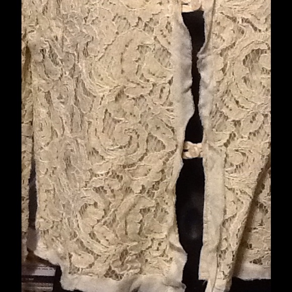 Exquisite vintage flair shrug cardigan - Picture 2 of 5
