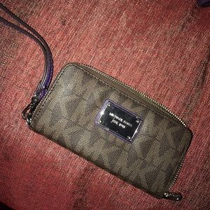 Michael Kors wristlet/wallet