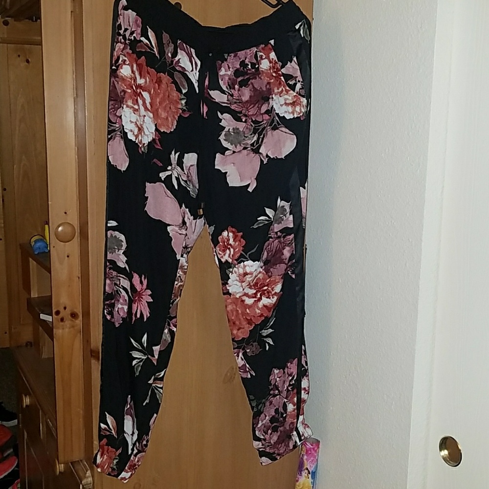 Floral silk like pants