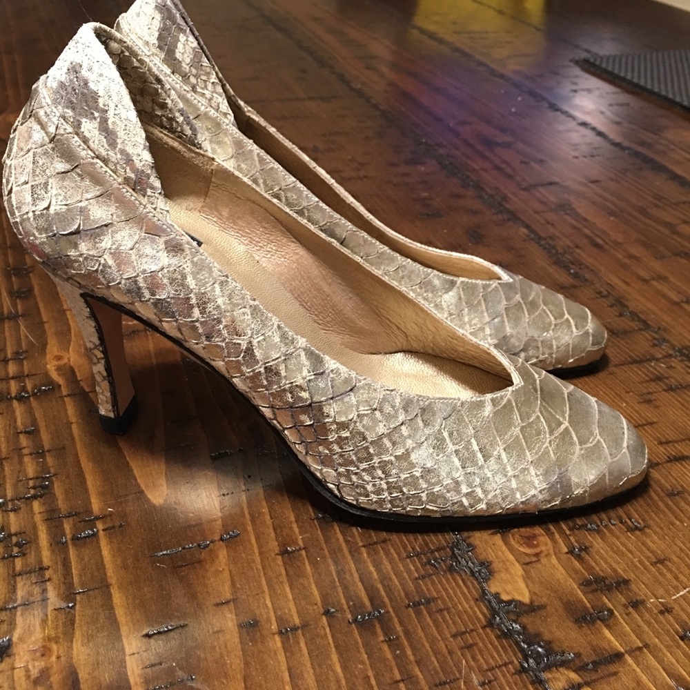 Gold shoes. Heels
