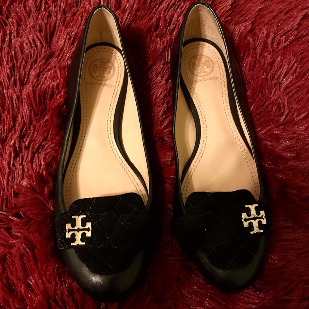 .Amazing condition Tory Burch Flats .FAST SHIPPING