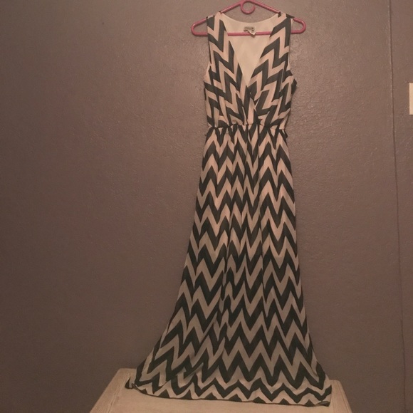 Dress - Picture 1 of 3