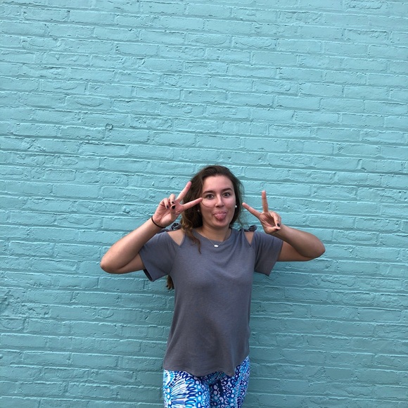 Meet your Posher, Madison - Picture 3 of 3