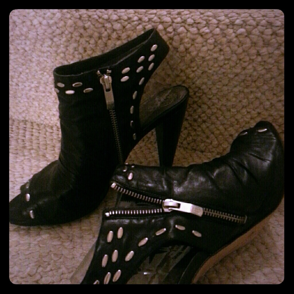 Vince Camuto Ankle Booties