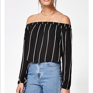 KENDALL AND KYLIE OFF THE SHOULDER TOP