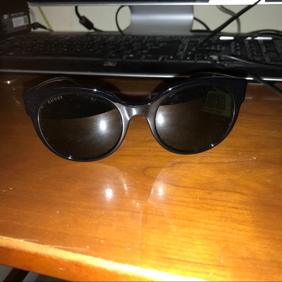 GUCCI SHADES - Picture 1 of 6
