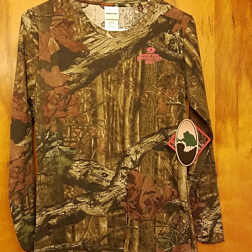 Women's small Mossy Oak camo shirt