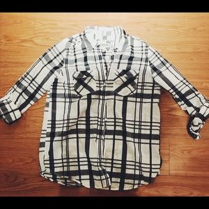 Black & white plaid boyfriend button down. Small