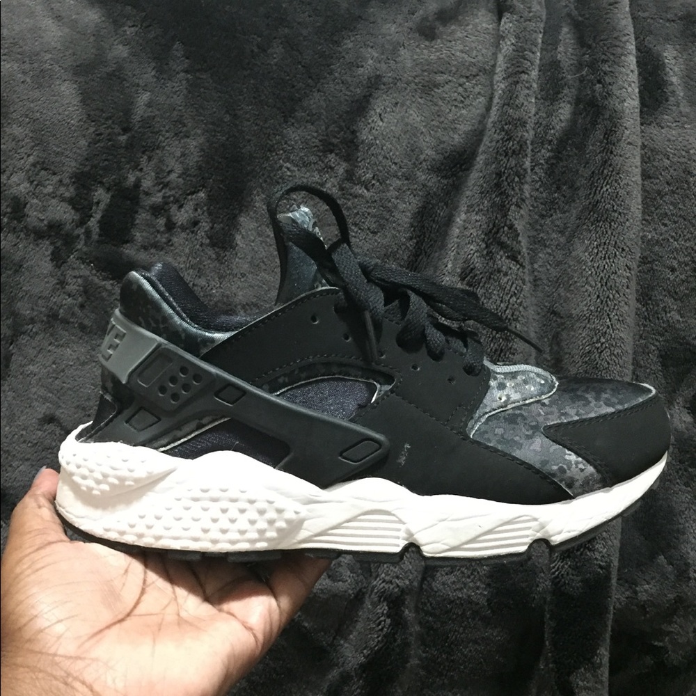 Blk/Wht Camo Nike Huaraches