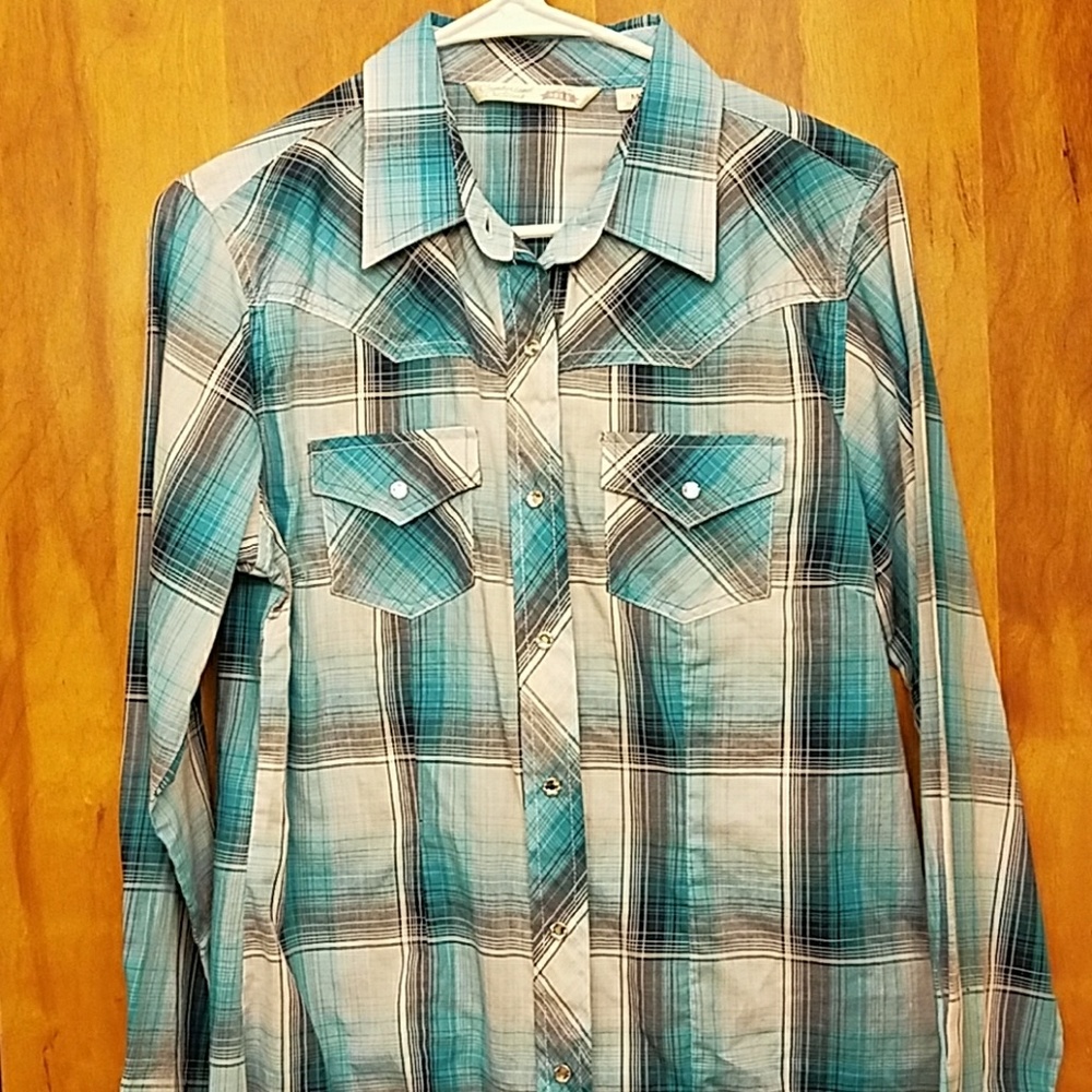 Women's long sleeve button down with diamond butto