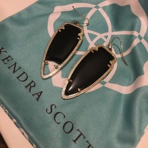 ONE black (Skylar) Kendra Scott earring/pair