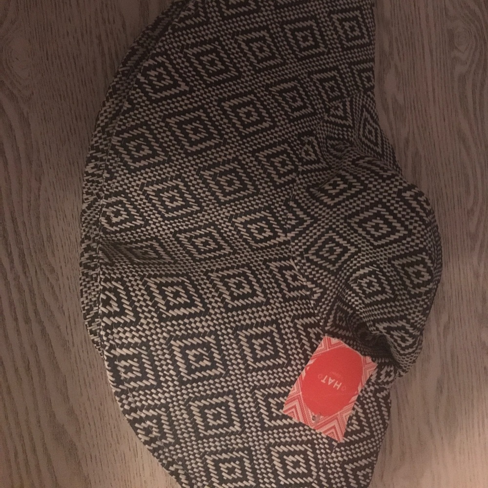 Beach hat - Picture 2 of 3