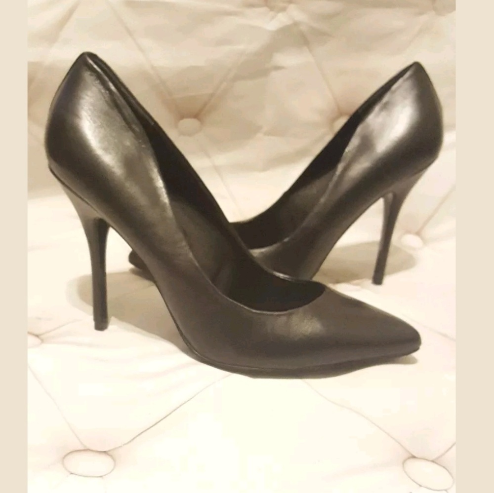 *sold*Steve Madden Galleryy Black  Pump Heels 10 - Picture 1 of 5