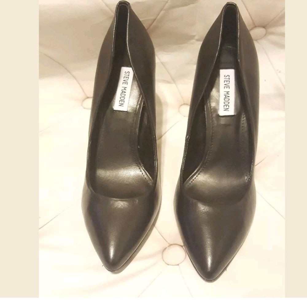 *sold*Steve Madden Galleryy Black  Pump Heels 10 - Picture 2 of 5