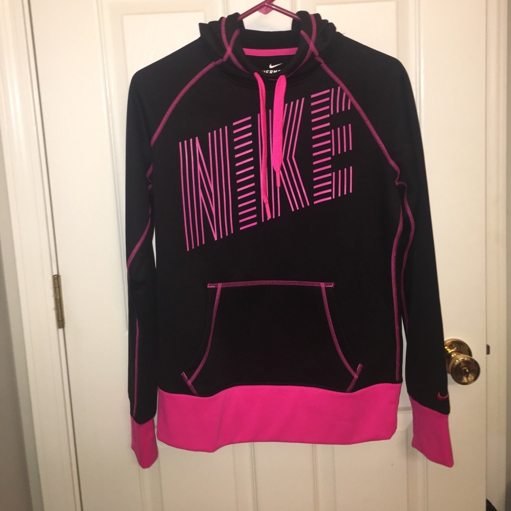 Black and pink nike therma-fit sweatshirt