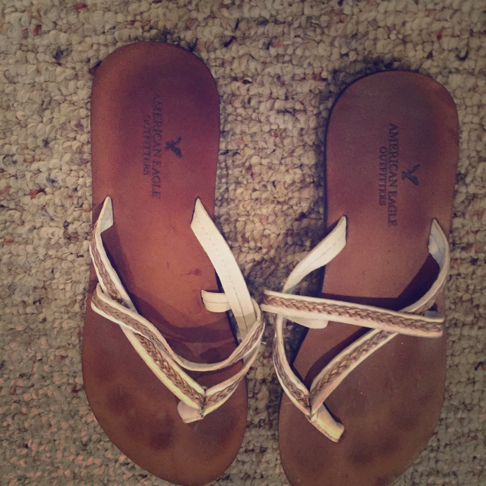 american eagle leather flip flops size 8 gold
