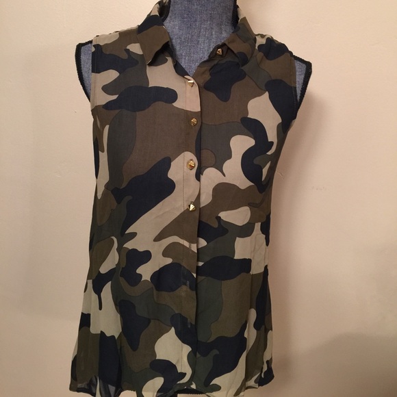 Tops - Camouflage blouse tank