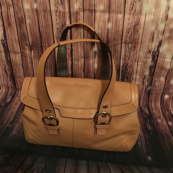 Coach Handbags - Coach shoulder Bag