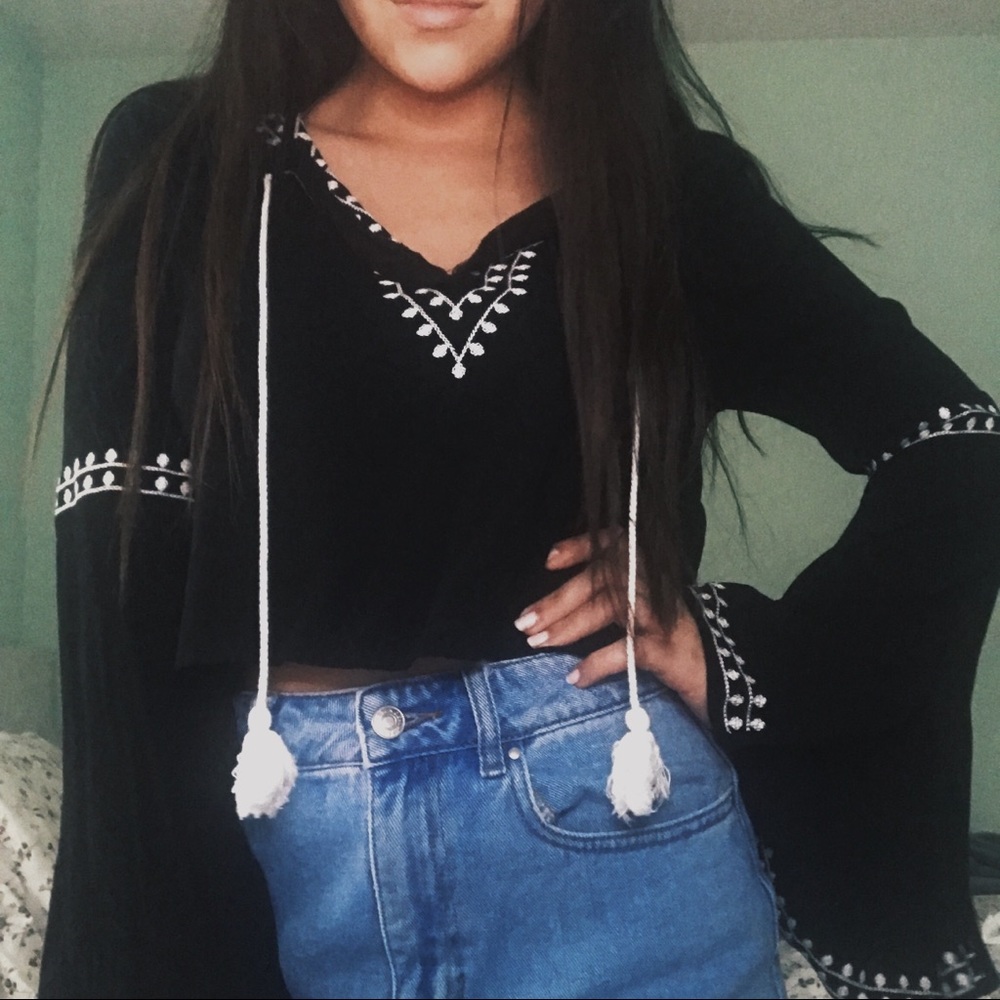 FOREVER 21 BELL SLEEVE TIE BLOUSE