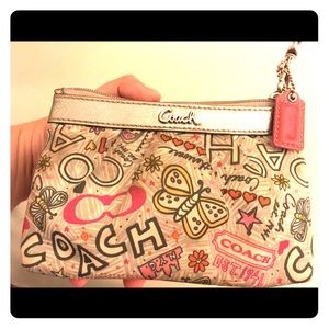 🦋Silver trim, COACH wristlet, it's so cute👍🏼