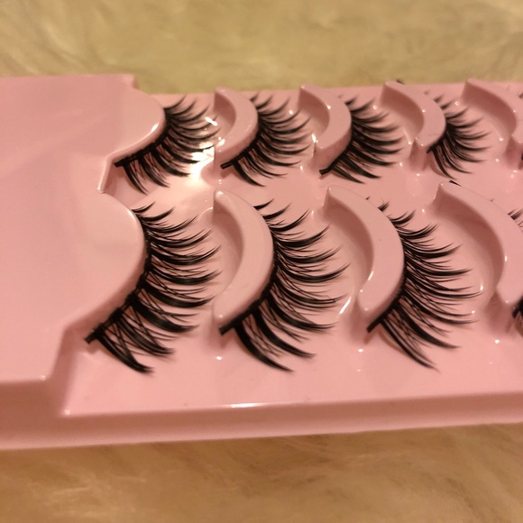 ✨ Set of 5 Faux Mink Lashes ❣️ - Picture 2 of 2