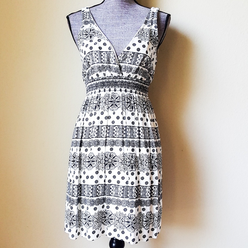 Forever 21 Sleeveless Paisley Print Pleated Dress